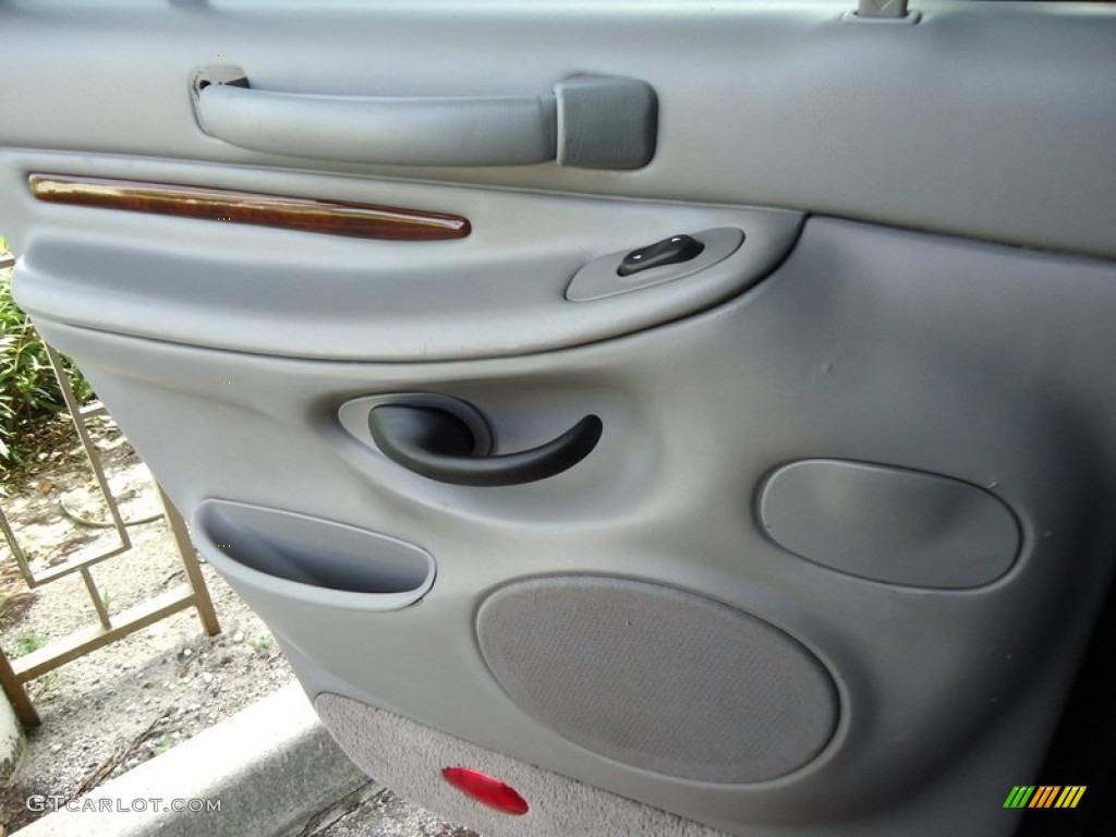 1998 Navigator  - Black / Medium Graphite photo #41