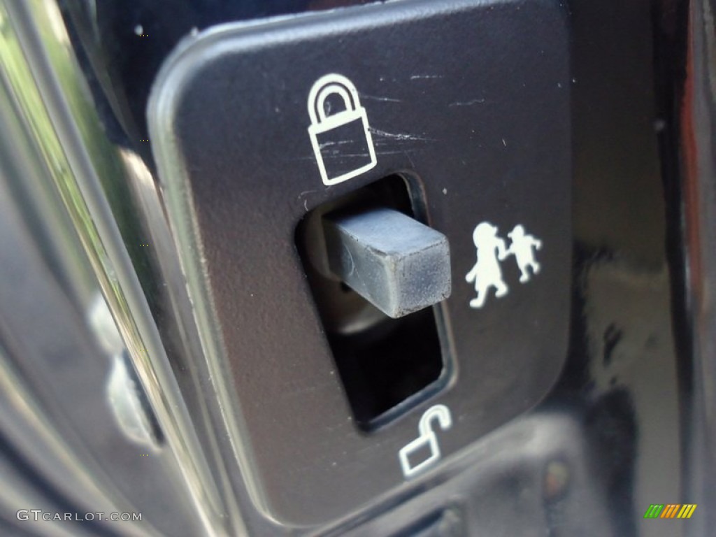 1998 Navigator  - Black / Medium Graphite photo #48