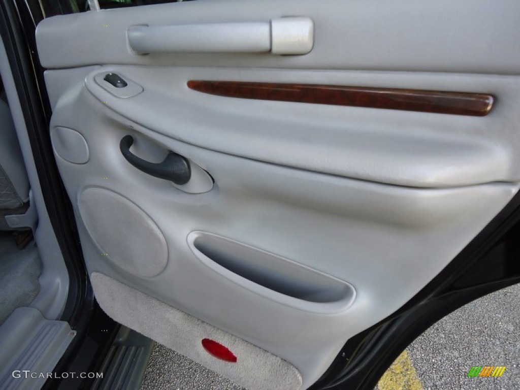 1998 Navigator  - Black / Medium Graphite photo #55