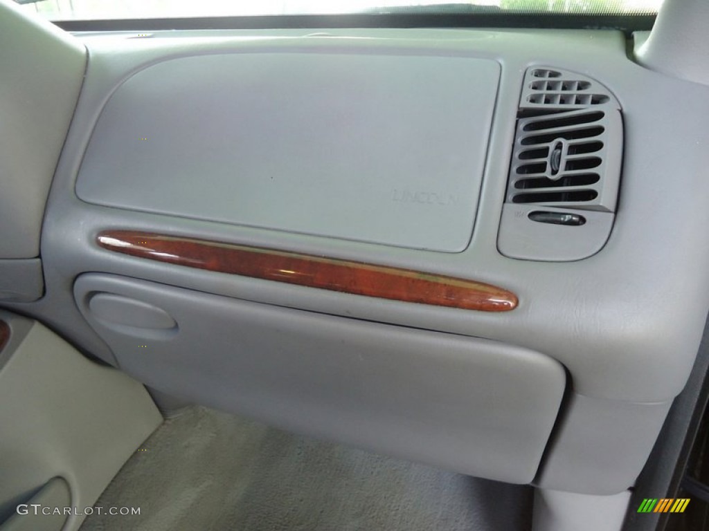 1998 Navigator  - Black / Medium Graphite photo #60