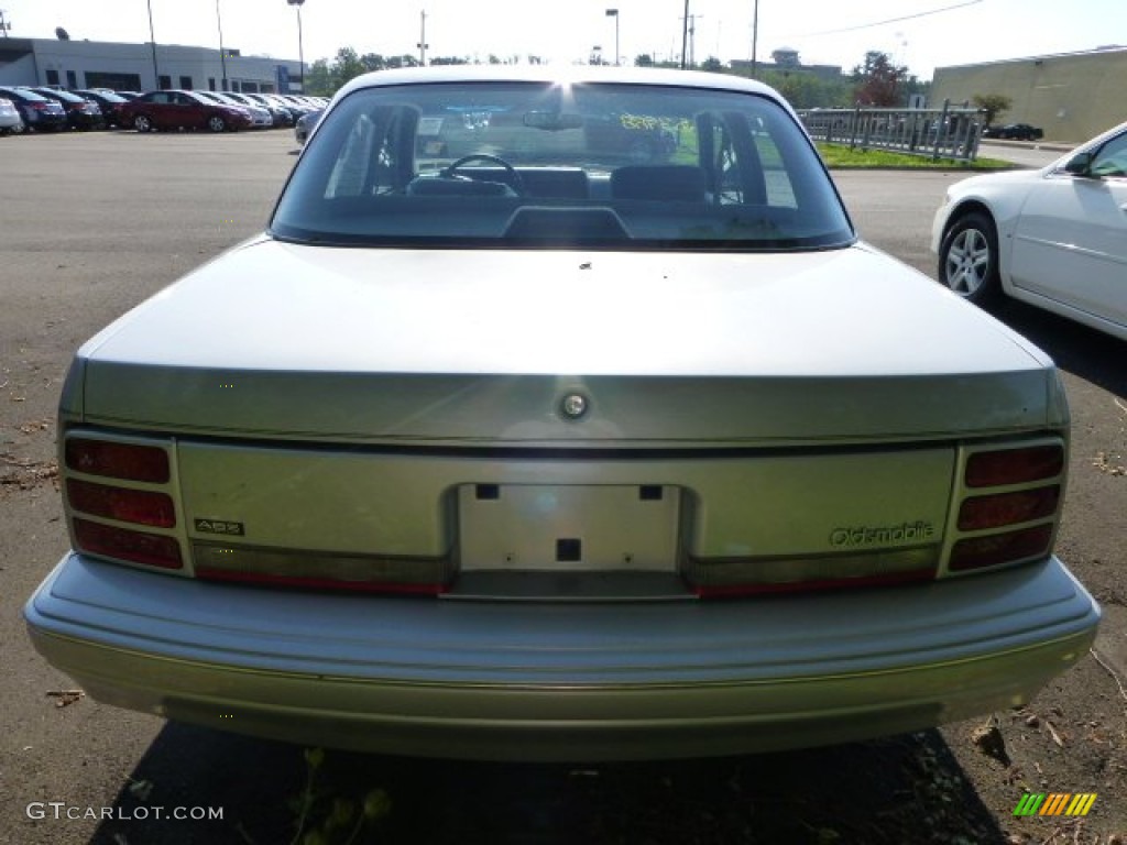 1994 Cutlass Ciera S - Silver Metallic / Gray photo #3