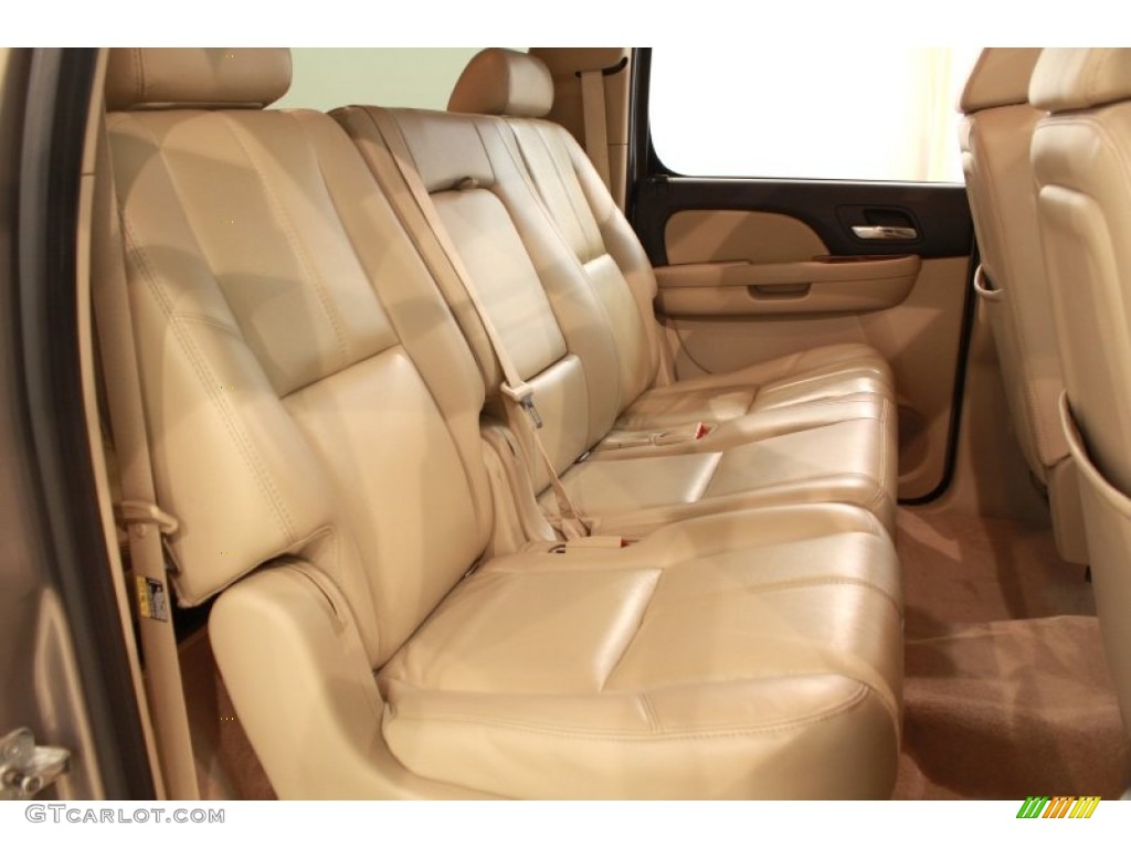 2007 Chevrolet Suburban 1500 LTZ 4x4 Rear Seat Photo #68704202