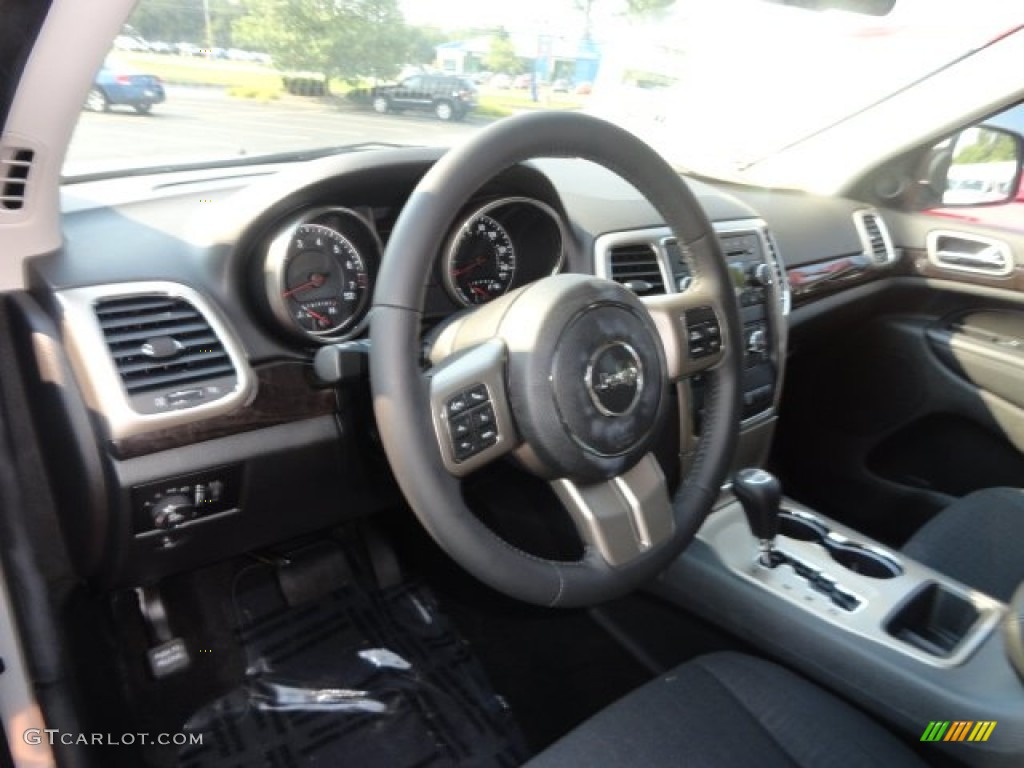 2013 Grand Cherokee Laredo 4x4 - Bright Silver Metallic / Black photo #9