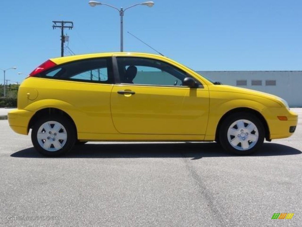 2007 Focus ZX3 SES Coupe - Screaming Yellow / Charcoal photo #2