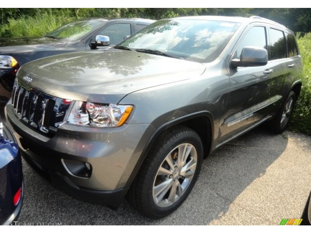 2013 Grand Cherokee Laredo 4x4 - Mineral Gray Metallic / Black photo #1