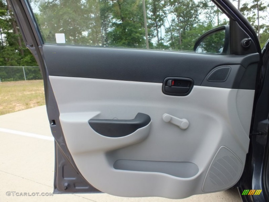 2009 Hyundai Accent GLS 4 Door Gray Door Panel Photo #68709430