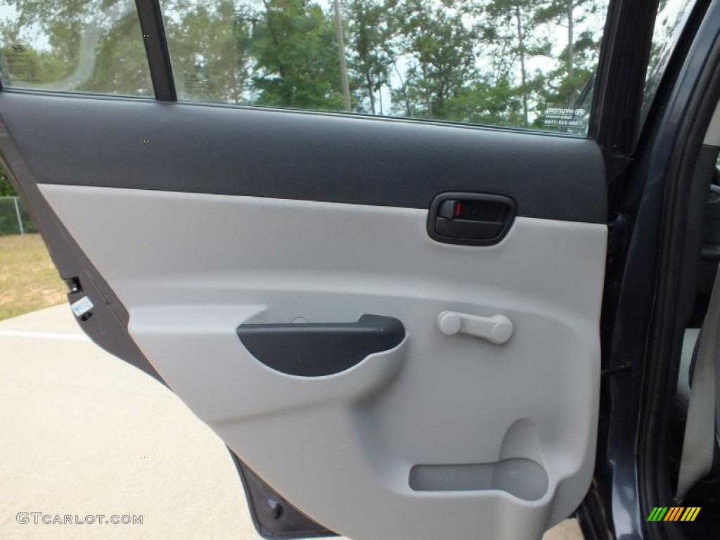 2009 Hyundai Accent GLS 4 Door Gray Door Panel Photo #68709454