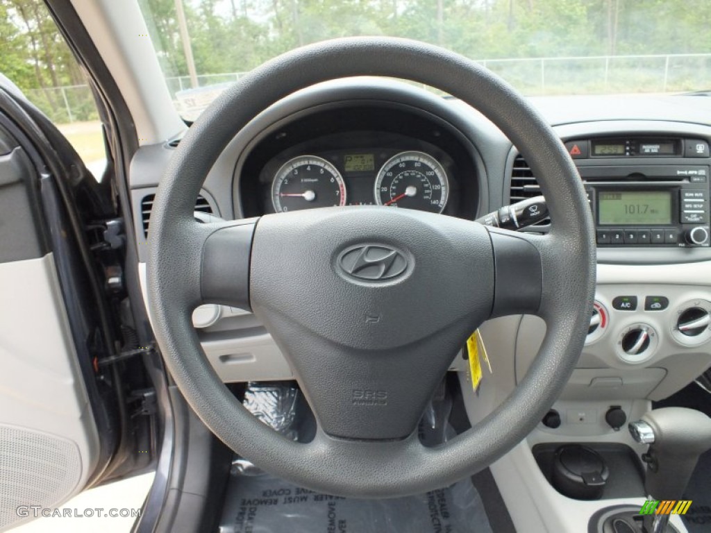 2009 Hyundai Accent GLS 4 Door Steering Wheel Photos