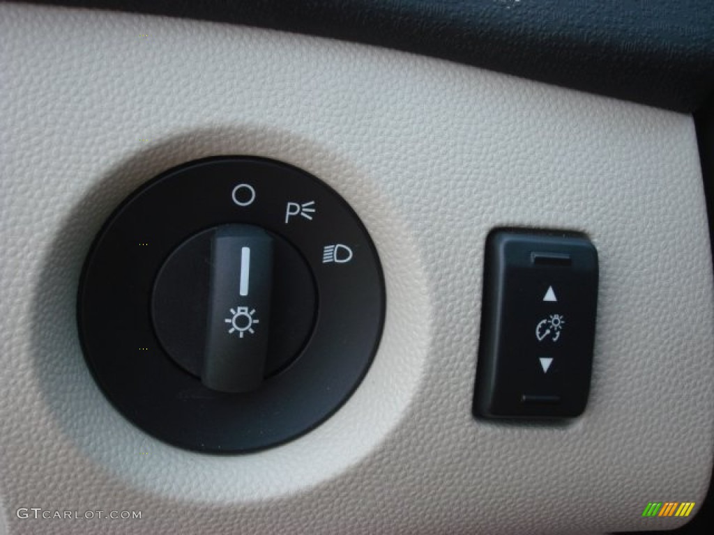 2012 Ford Fiesta S Sedan Controls Photo #68710210
