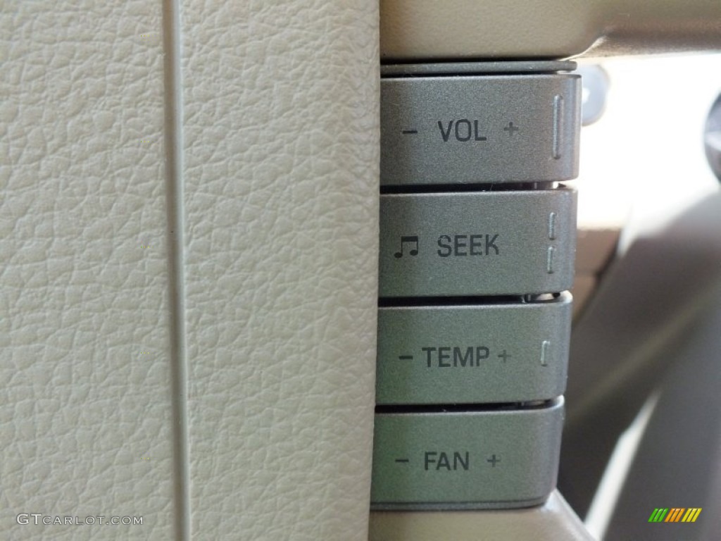 2007 Lincoln Mark LT SuperCrew Controls Photo #68711983