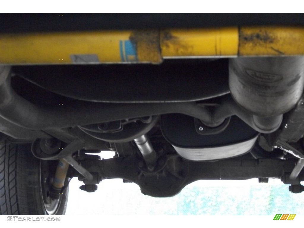 1995 Land Rover Range Rover County Classic Undercarriage Photo #68713072