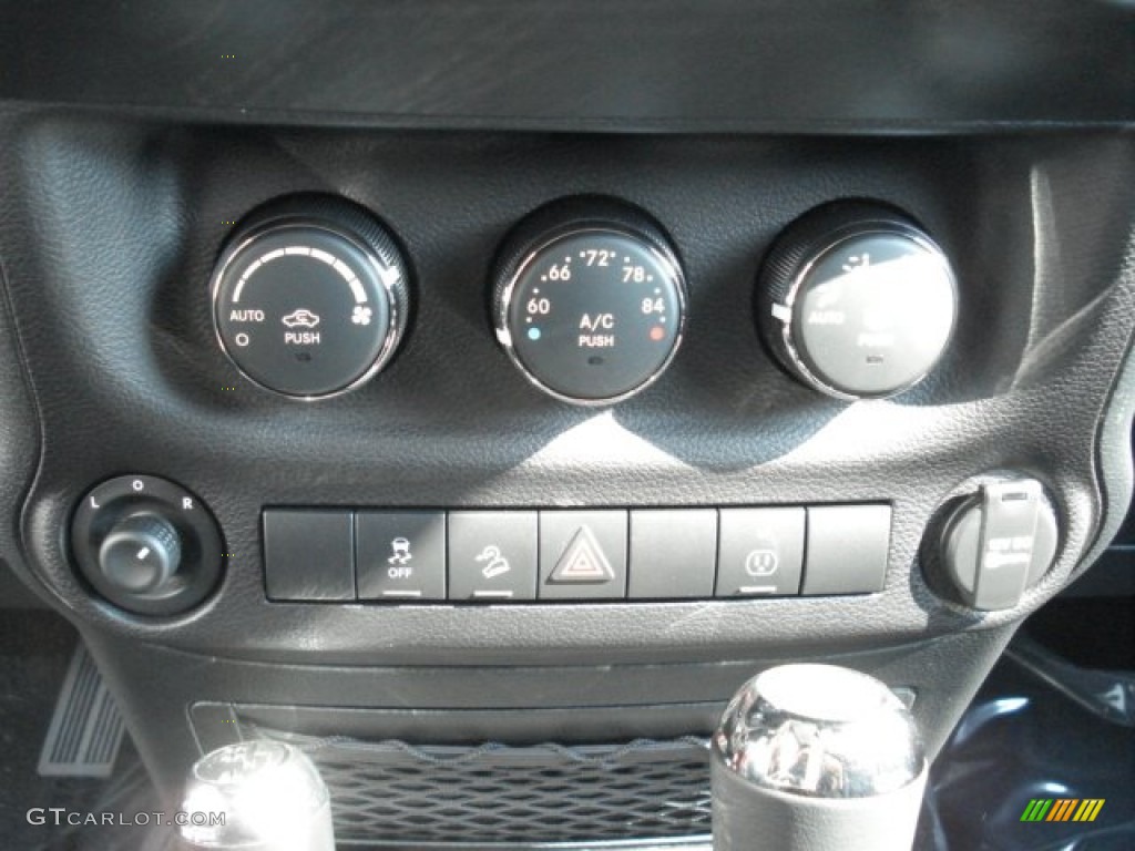 2013 Jeep Wrangler Unlimited Sahara 4x4 Controls Photo #68713135