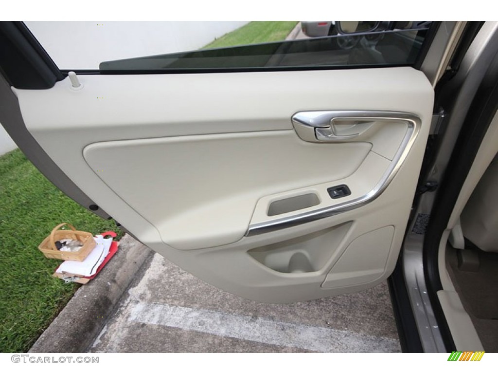 2013 Volvo XC60 T6 AWD Sandstone Door Panel Photo #68716828