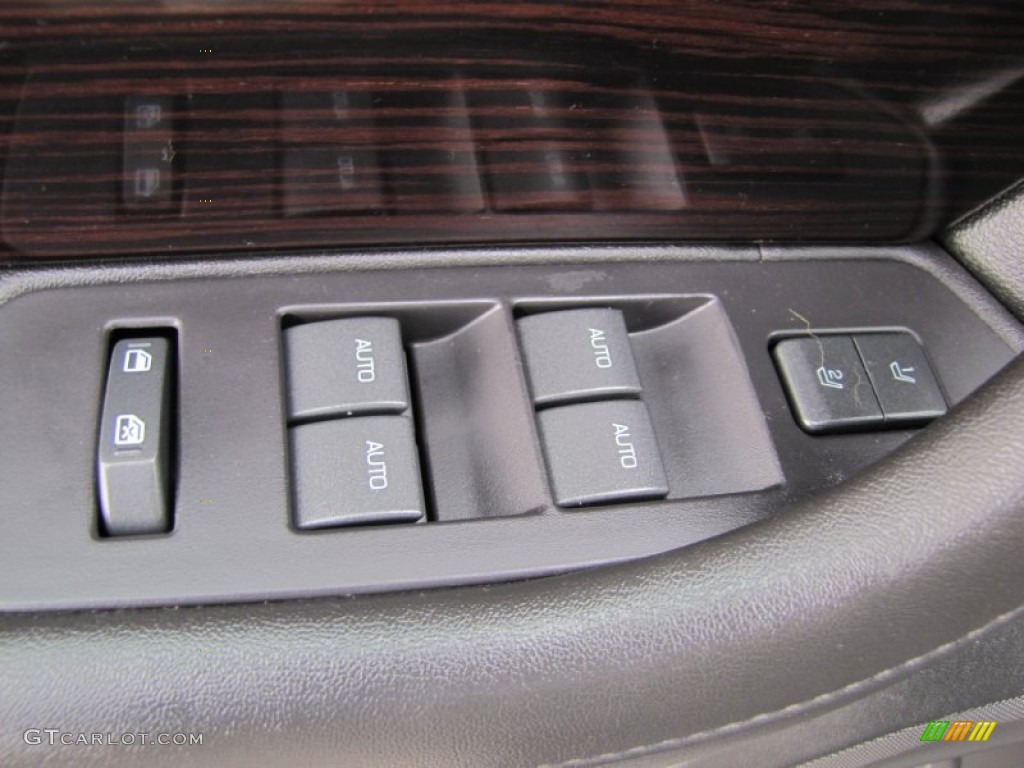 2011 Lincoln MKS AWD Controls Photo #68717131