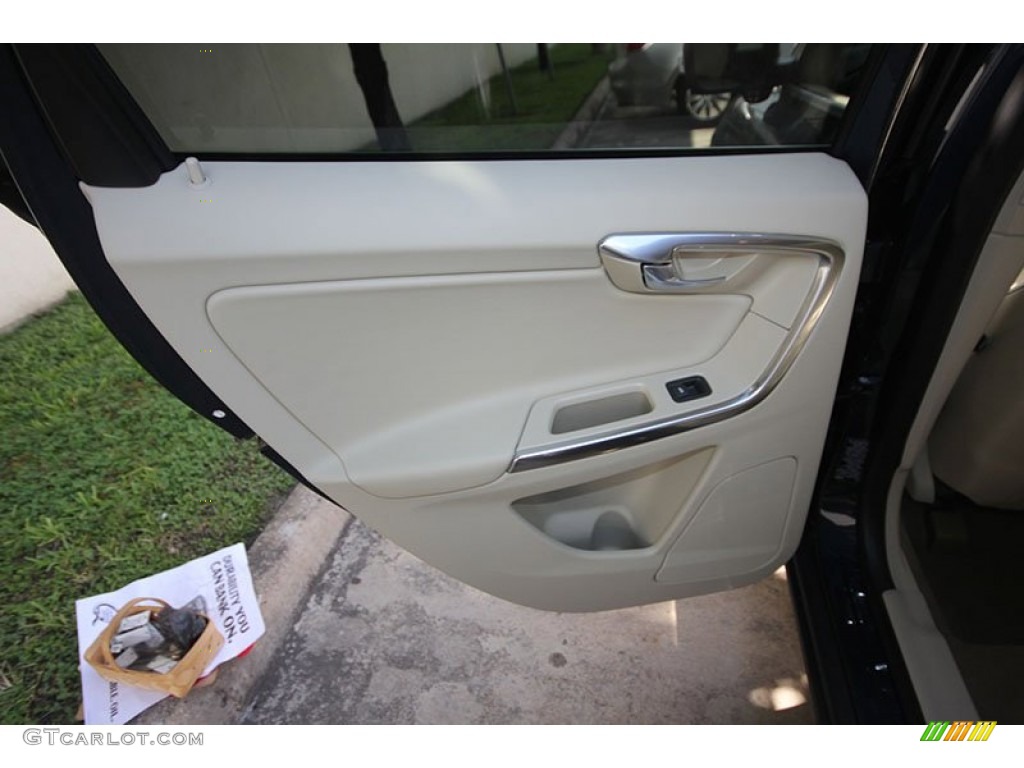 2013 Volvo XC60 T6 AWD Sandstone Door Panel Photo #68718295
