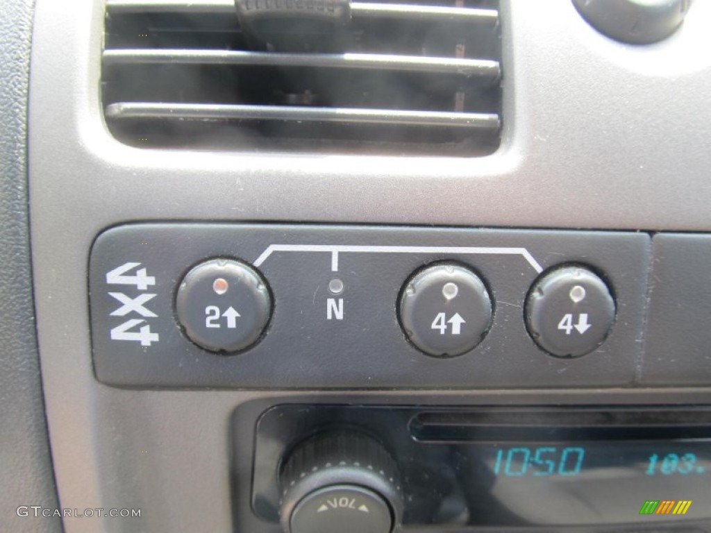 2004 Chevrolet Colorado LS Extended Cab 4x4 Controls Photos