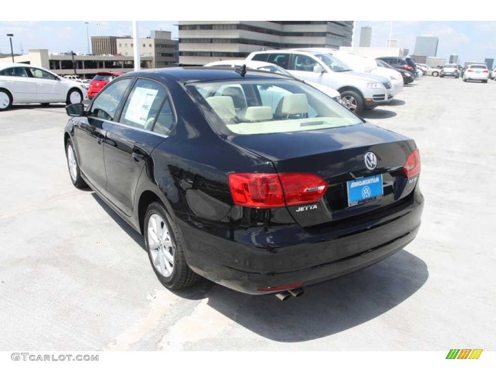 2013 Jetta SE Sedan - Black Uni / Cornsilk Beige photo #6