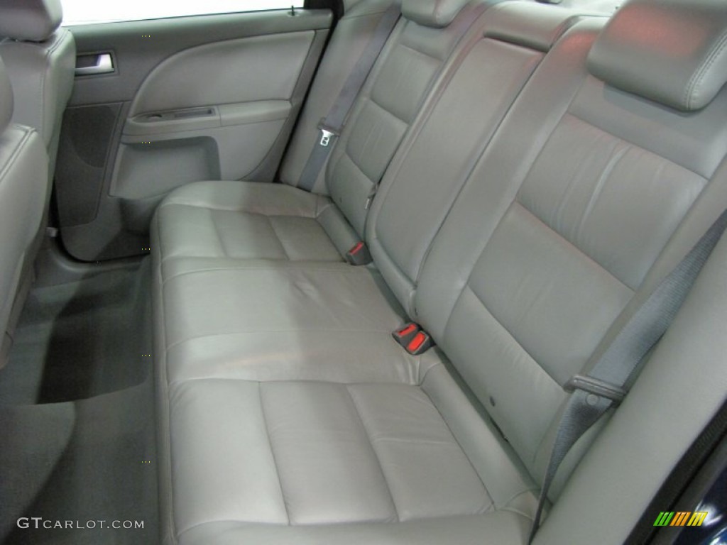 2005 Ford Five Hundred SEL Rear Seat Photo #68726170