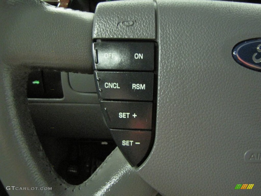 2005 Ford Five Hundred SEL Controls Photo #68726308