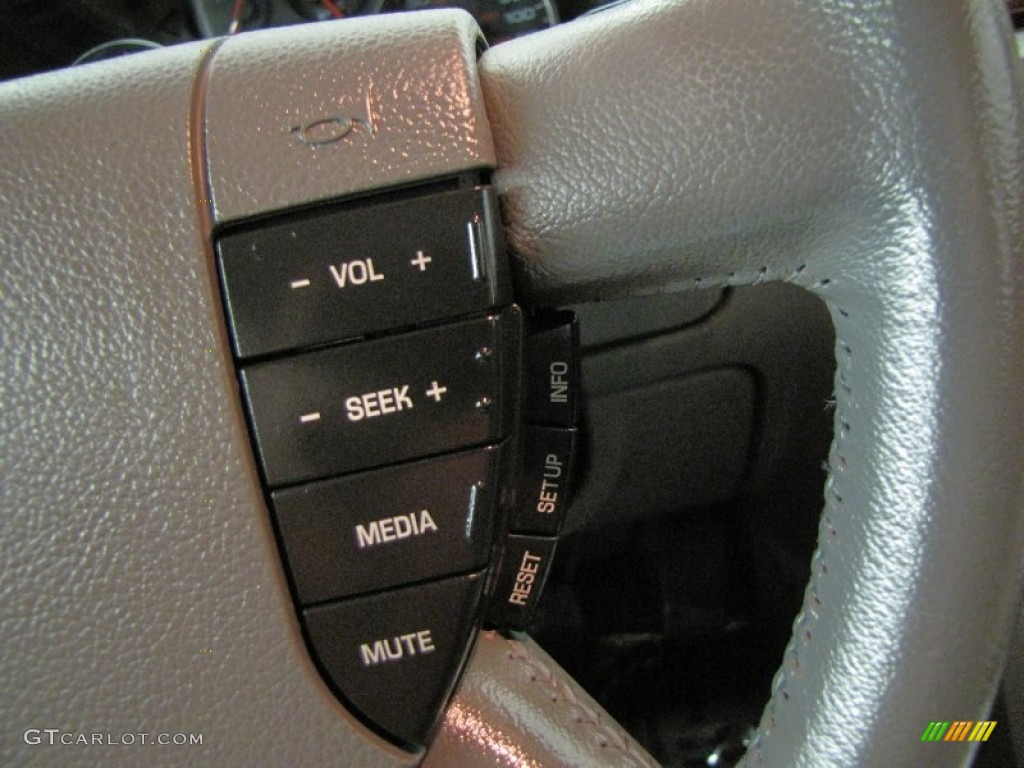 2005 Ford Five Hundred SEL Controls Photo #68726317