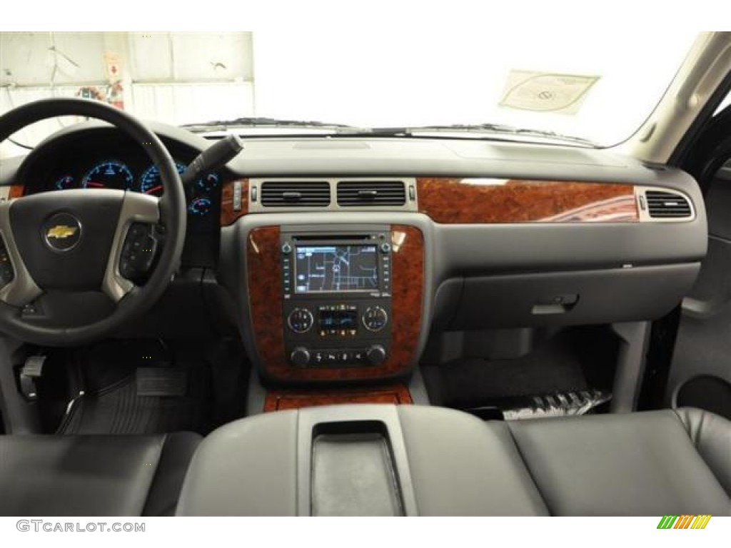 2013 Suburban LTZ 4x4 - Black / Ebony photo #16