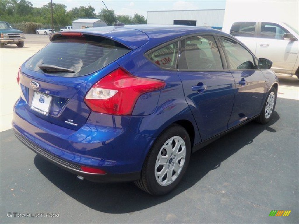 2012 Focus SE 5-Door - Sonic Blue Metallic / Charcoal Black photo #5