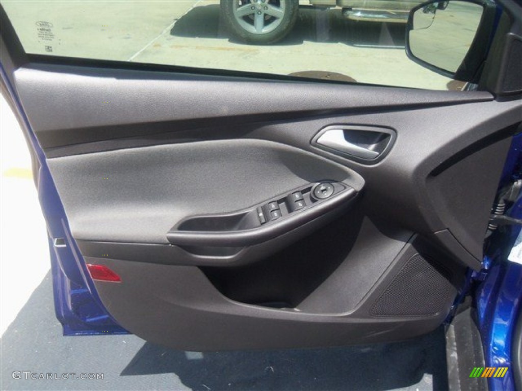 2012 Focus SE 5-Door - Sonic Blue Metallic / Charcoal Black photo #11