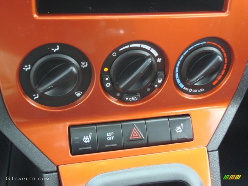 2009 Dodge Caliber R/T Controls Photo #68732132
