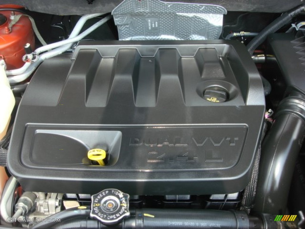 2009 Dodge Caliber R/T 2.4 Liter DOHC 16-Valve Dual VVT 4 Cylinder Engine Photo #68732188