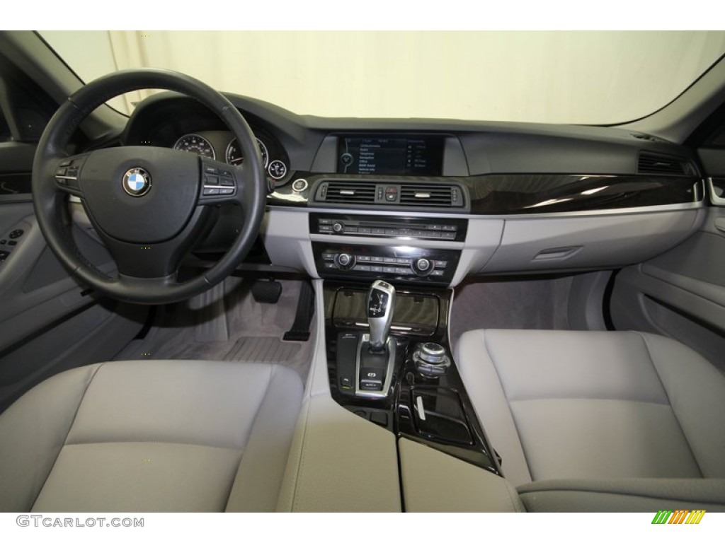 2011 BMW 5 Series 528i Sedan Everest Gray Dashboard Photo #68735410