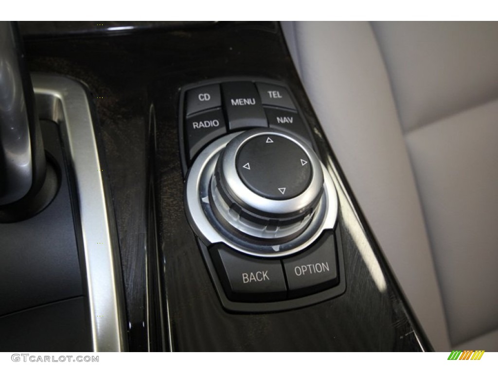 2011 BMW 5 Series 528i Sedan Controls Photo #68735557