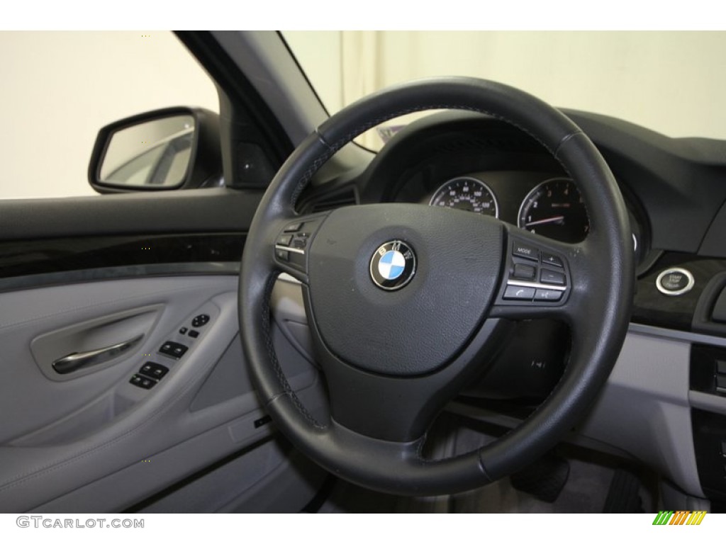 2011 BMW 5 Series 528i Sedan Everest Gray Steering Wheel Photo #68735626