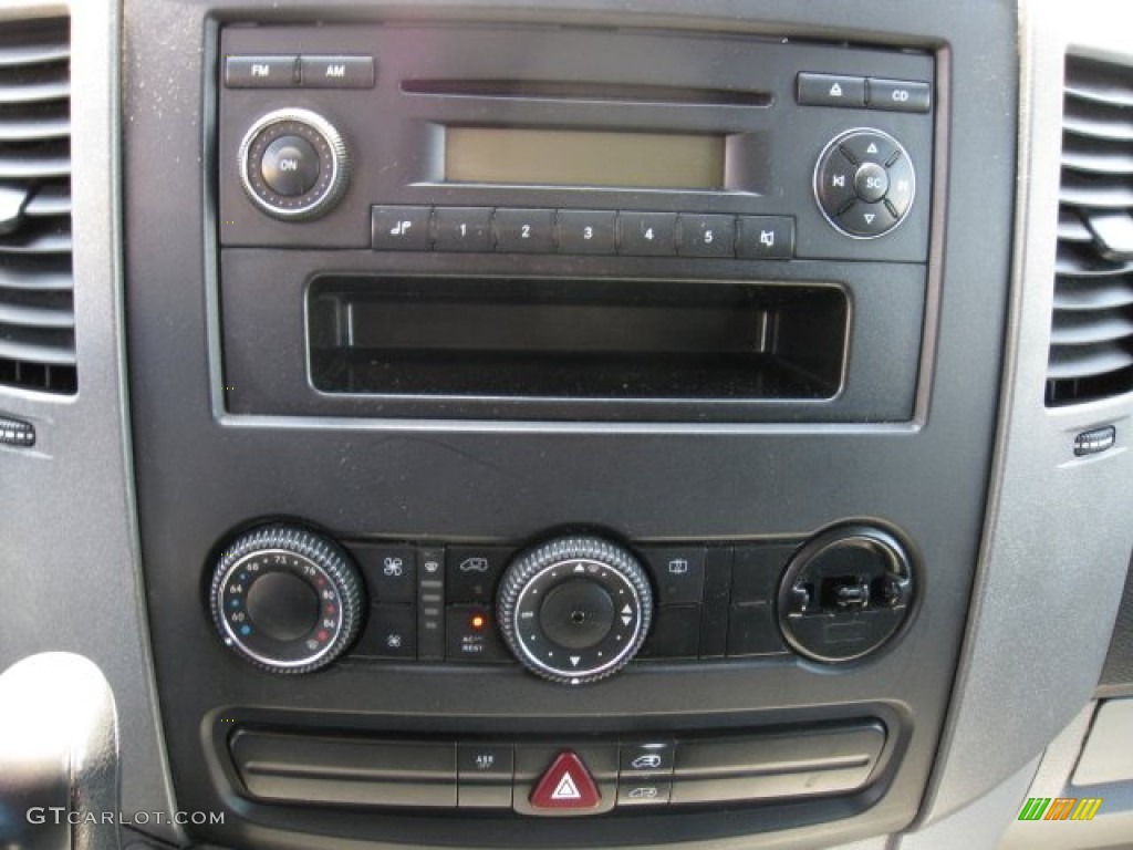 2007 Dodge Sprinter Van 2500 Cargo Controls Photo #68738569