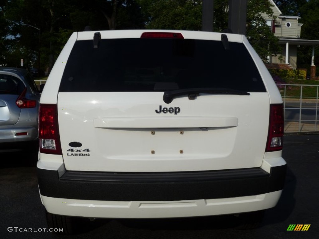 2006 Grand Cherokee Laredo 4x4 - Stone White / Medium Slate Gray photo #2