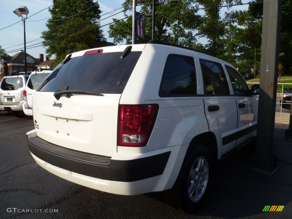 2006 Grand Cherokee Laredo 4x4 - Stone White / Medium Slate Gray photo #4