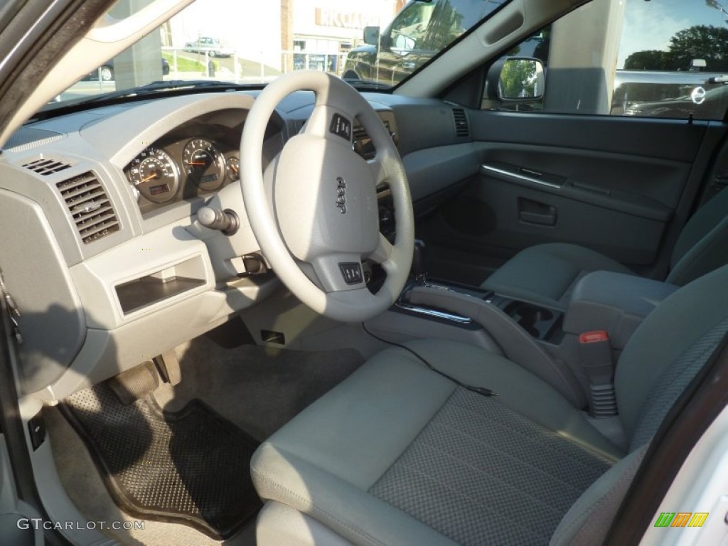 2006 Grand Cherokee Laredo 4x4 - Stone White / Medium Slate Gray photo #9