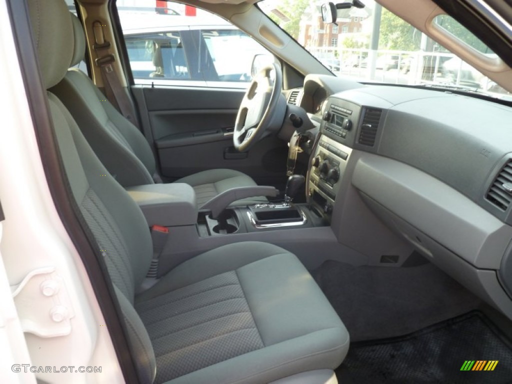 2006 Grand Cherokee Laredo 4x4 - Stone White / Medium Slate Gray photo #11