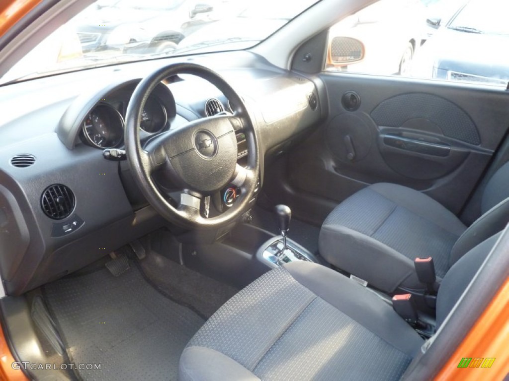 Charcoal Interior 2006 Chevrolet Aveo LS Hatchback Photo #68742268