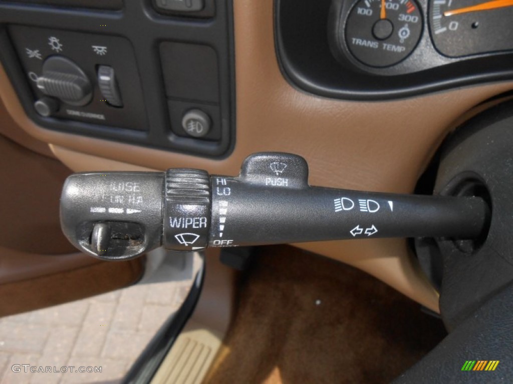 2000 Chevrolet Suburban 2500 LT 4x4 Controls Photo #68742313