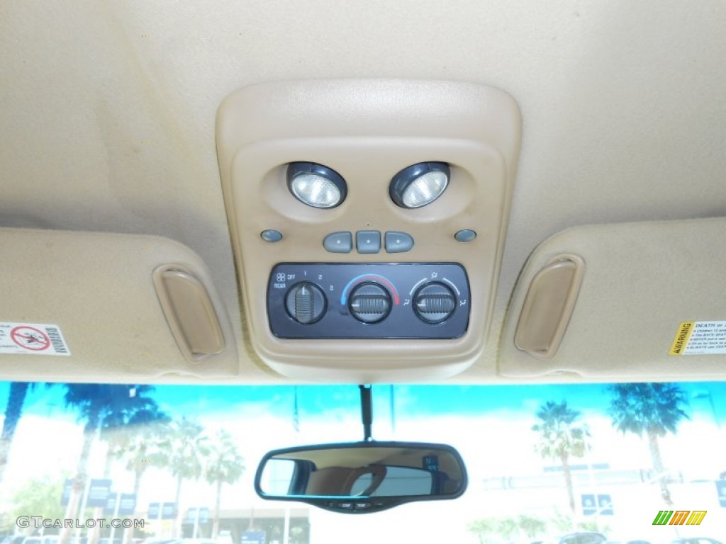 2000 Chevrolet Suburban 2500 LT 4x4 Controls Photo #68742382