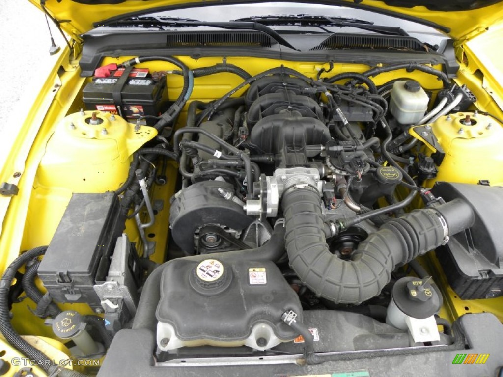 2005 Mustang V6 Premium Convertible - Screaming Yellow / Dark Charcoal photo #15