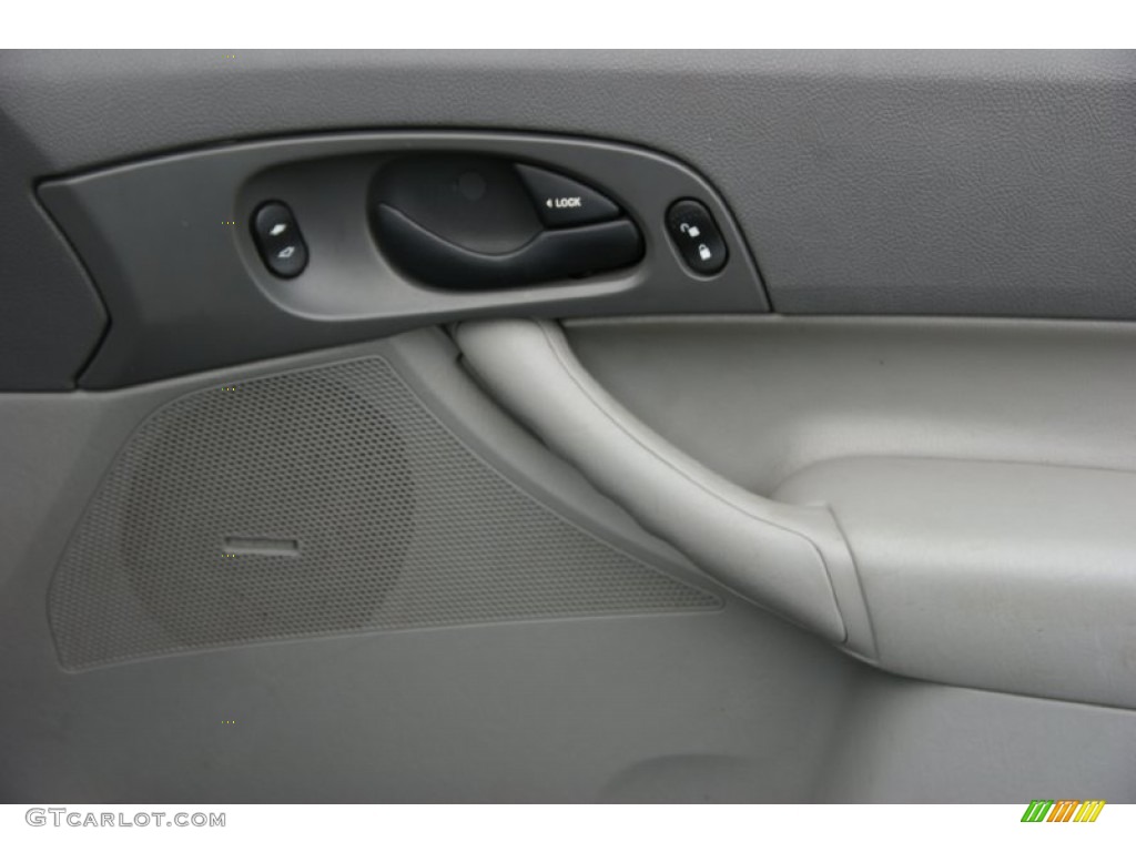 2005 Focus ZXW SES Wagon - Sonic Blue Metallic / Dark Flint/Light Flint photo #20