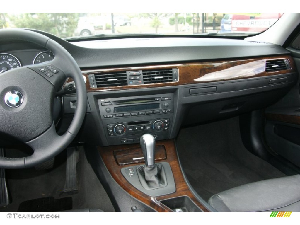 2006 BMW 3 Series 330xi Sedan Black Dashboard Photo #68747770