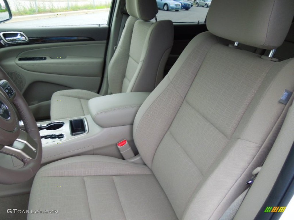 Dark Graystone/Medium Graystone Interior 2013 Jeep Grand Cherokee Laredo 4x4 Photo #68747875