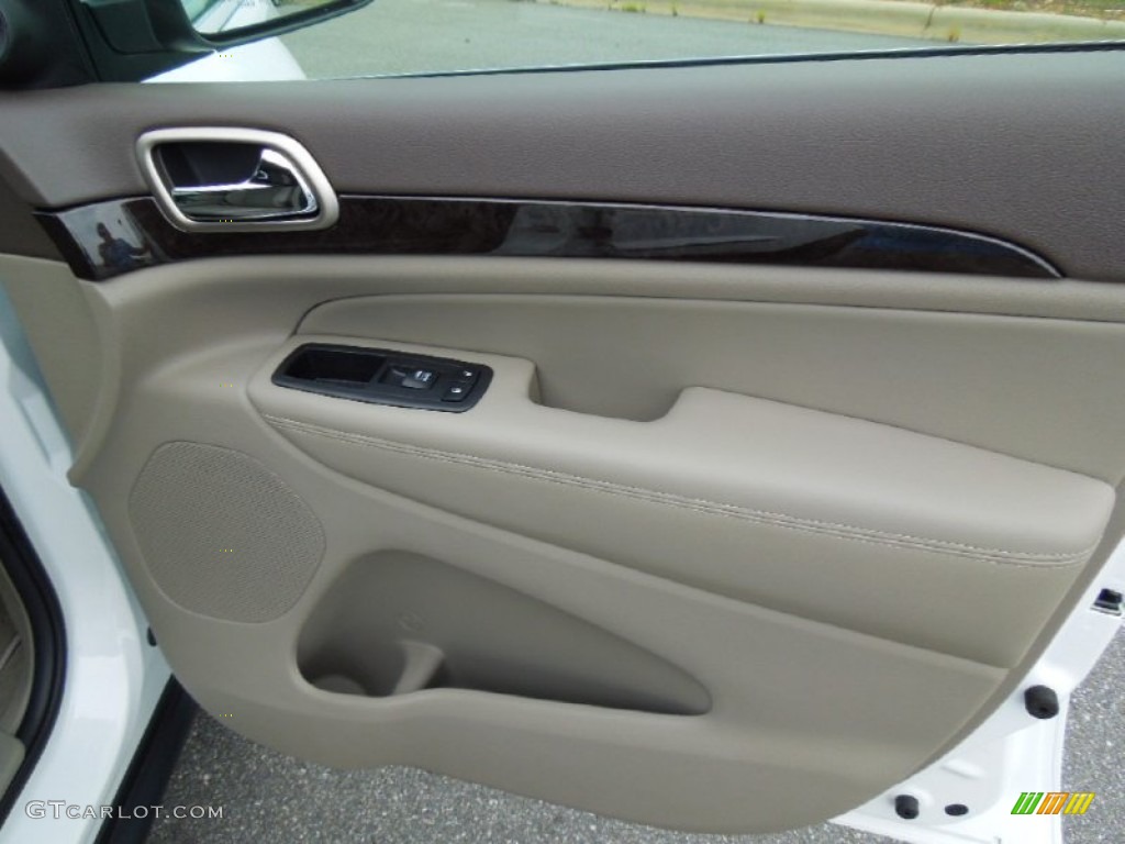 2013 Jeep Grand Cherokee Laredo 4x4 Dark Graystone/Medium Graystone Door Panel Photo #68747998