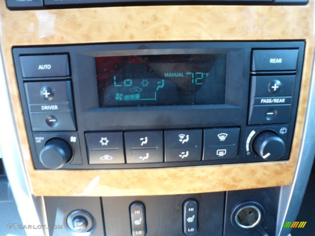 2009 Chrysler Aspen Limited Controls Photo #68751095