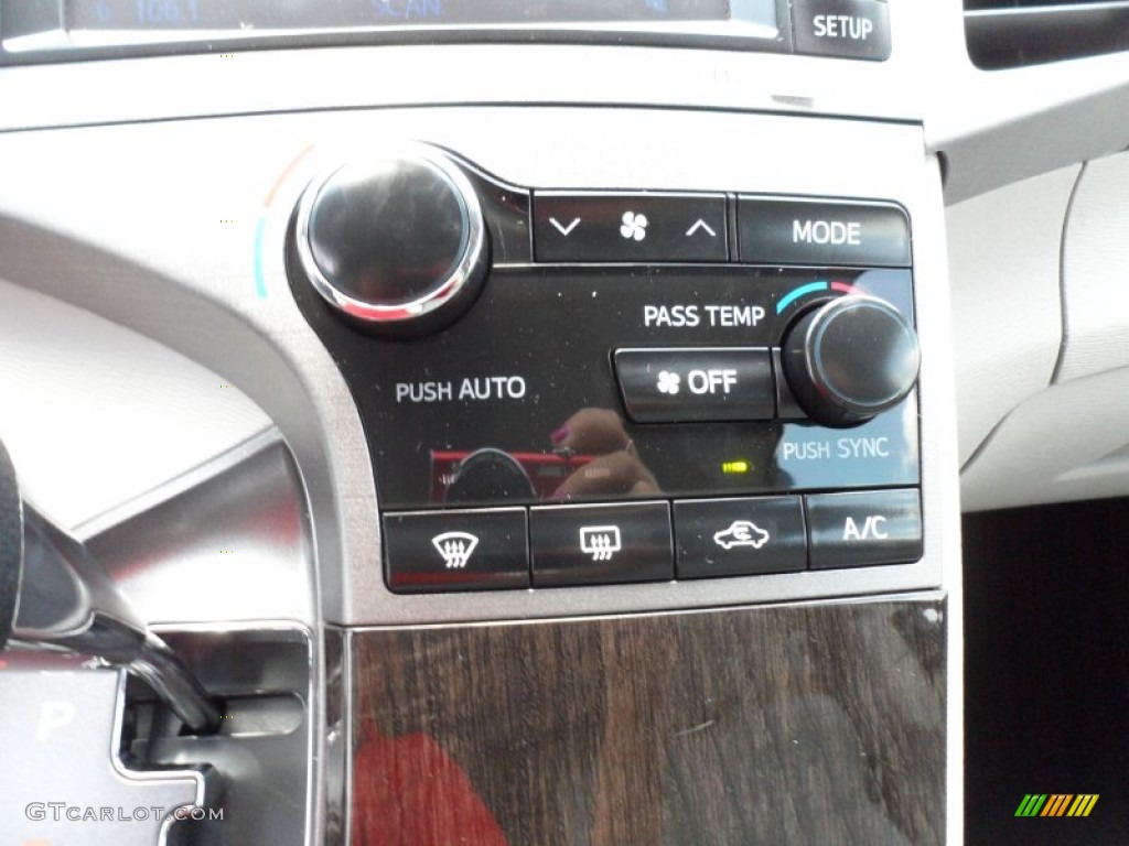 2013 Toyota Venza LE Controls Photo #68752360
