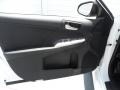 Super White - Camry SE Photo No. 20