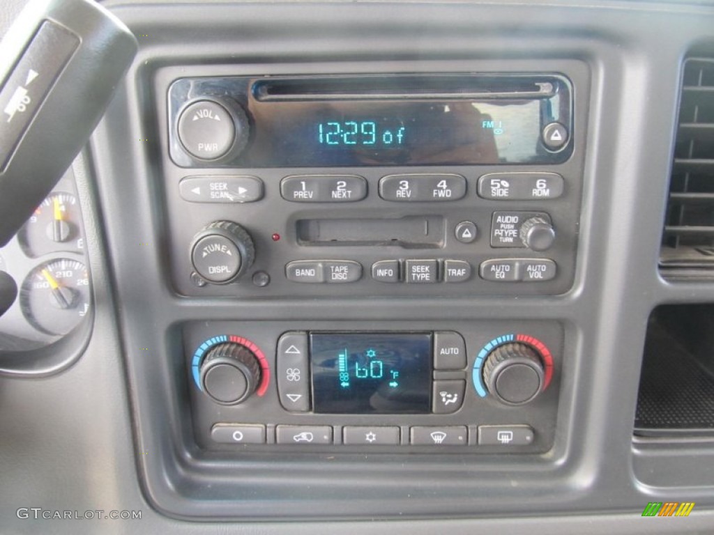 2004 GMC Sierra 2500HD SLE Crew Cab 4x4 Controls Photo #68755876