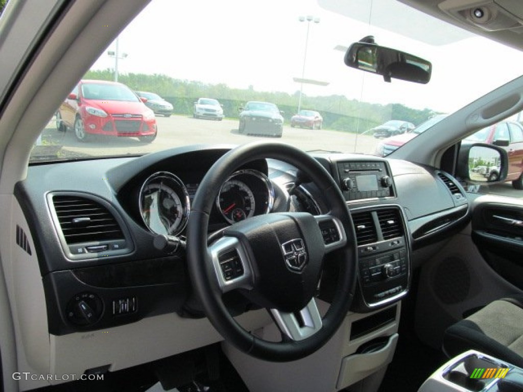 2012 Grand Caravan Crew - Bright Silver Metallic / Black/Light Graystone photo #14